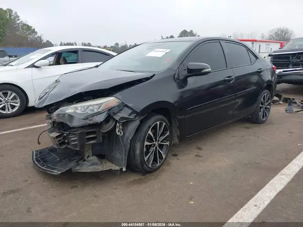 5YFBURHE6JP780725 2018 TOYOTA COROLLA - Image 2