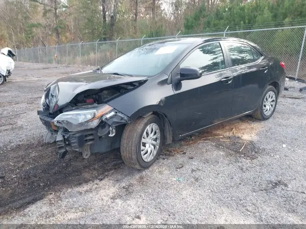 5YFBURHE6JP780935 2018 TOYOTA COROLLA - Image 2