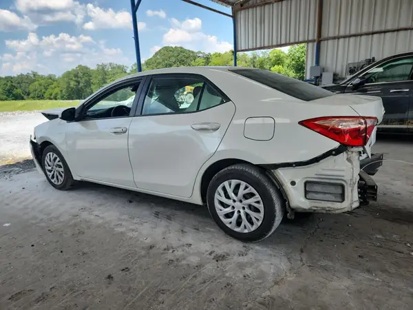 5YFBURHE6JP782197 2018 TOYOTA COROLLA - Image 2