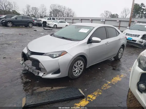 5YFBURHE6JP783673 2018 TOYOTA COROLLA - Image 2