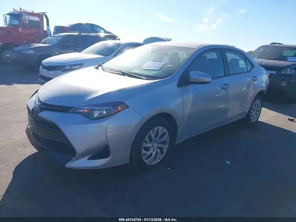 5YFBURHE6JP783740 2018 TOYOTA COROLLA - Image 2