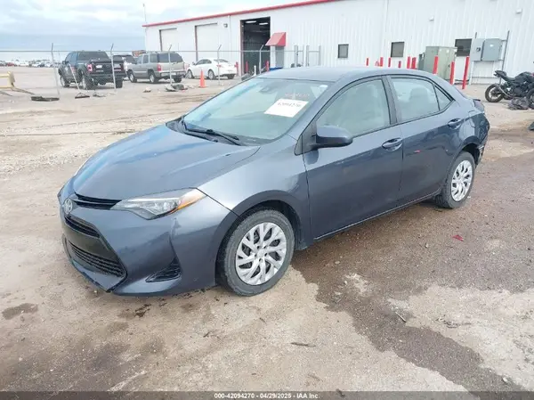 5YFBURHE6JP783964 2018 TOYOTA COROLLA - Image 2
