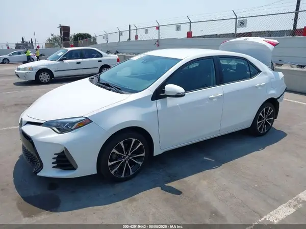 5YFBURHE6JP784094 2018 TOYOTA COROLLA - Image 2