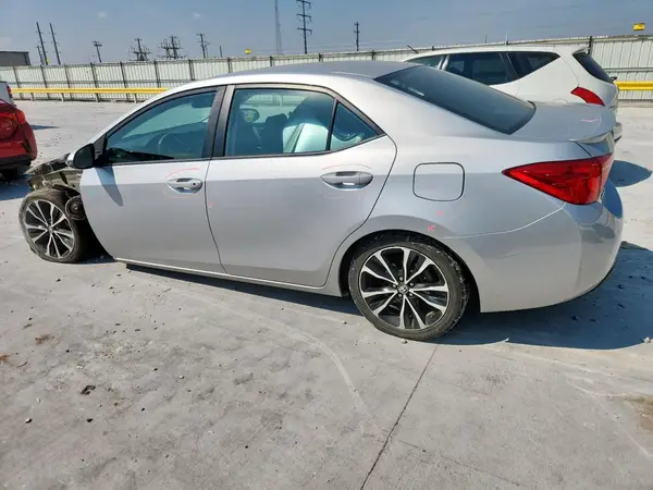 5YFBURHE6JP786895 2018 TOYOTA COROLLA - Image 2