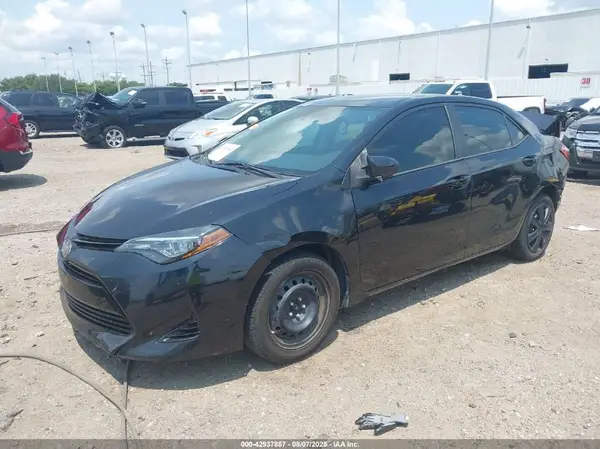 5YFBURHE6JP787061 2018 TOYOTA COROLLA - Image 2
