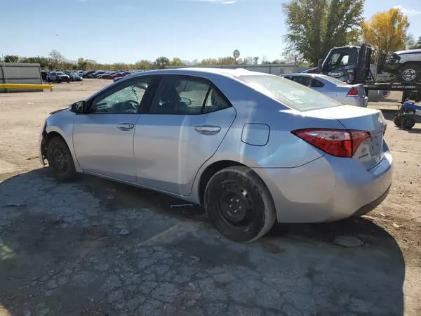5YFBURHE6JP787366 2018 TOYOTA COROLLA - Image 2