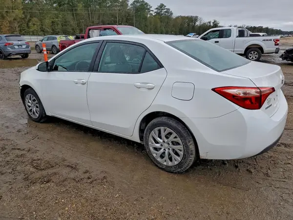 5YFBURHE6JP787870 2018 TOYOTA COROLLA - Image 2