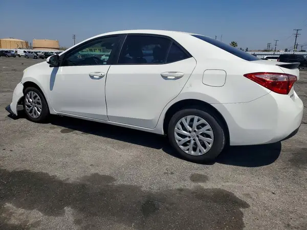 5YFBURHE6JP788937 2018 TOYOTA COROLLA - Image 2