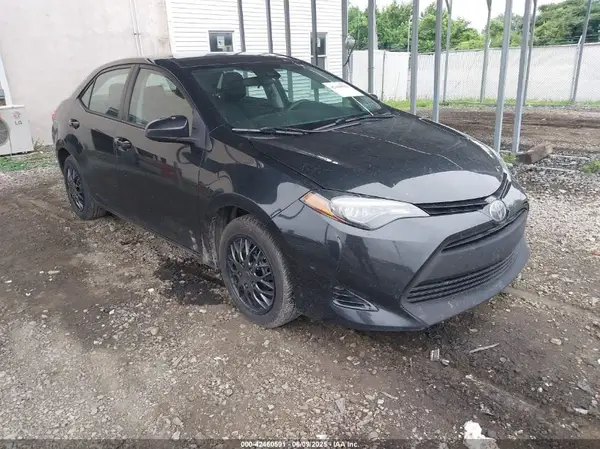 5YFBURHE6JP789618 2018 TOYOTA COROLLA - Image 1