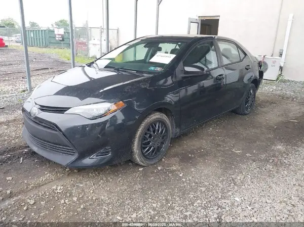 5YFBURHE6JP789618 2018 TOYOTA COROLLA - Image 2