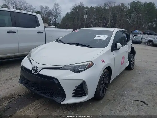 5YFBURHE6JP789795 2018 TOYOTA COROLLA - Image 2