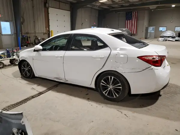 5YFBURHE6JP789957 2018 TOYOTA COROLLA - Image 2