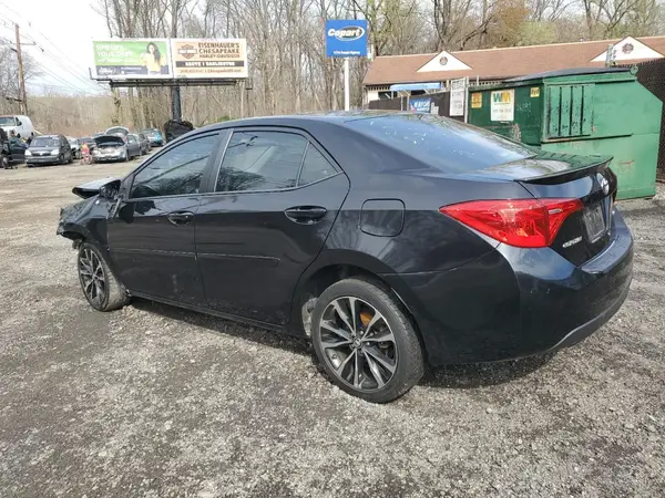 5YFBURHE6JP793717 2018 TOYOTA COROLLA - Image 2