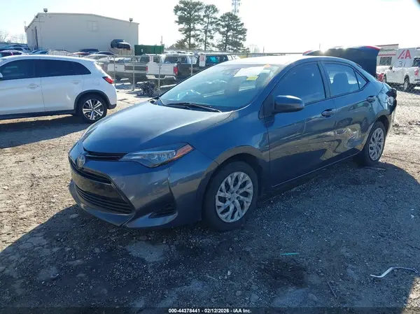 5YFBURHE6JP794849 2018 TOYOTA COROLLA - Image 2
