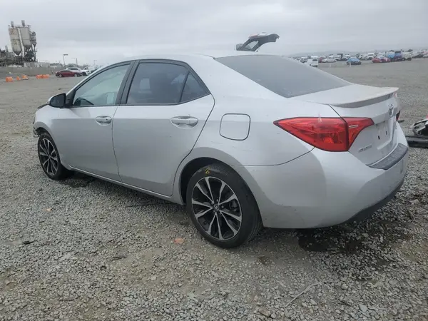 5YFBURHE6JP795192 2018 TOYOTA COROLLA - Image 2