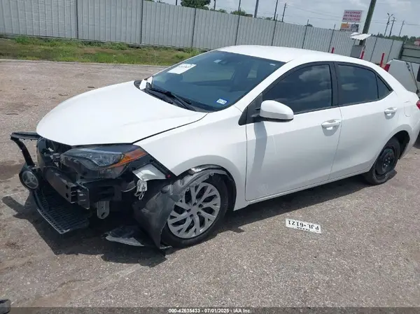 5YFBURHE6JP796407 2018 TOYOTA COROLLA - Image 2