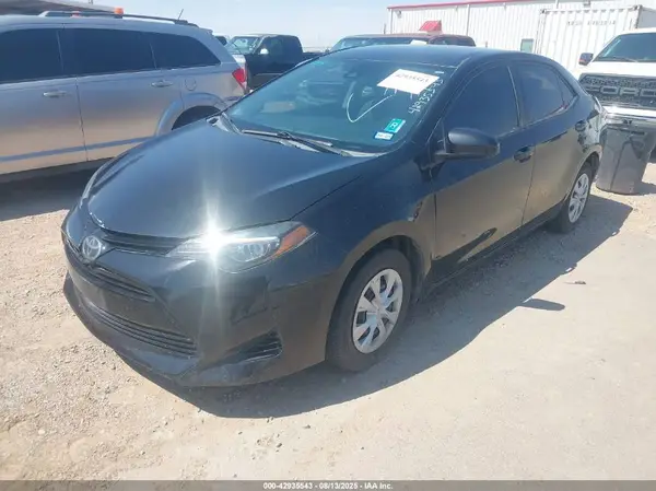 5YFBURHE6JP796410 2018 TOYOTA COROLLA - Image 2
