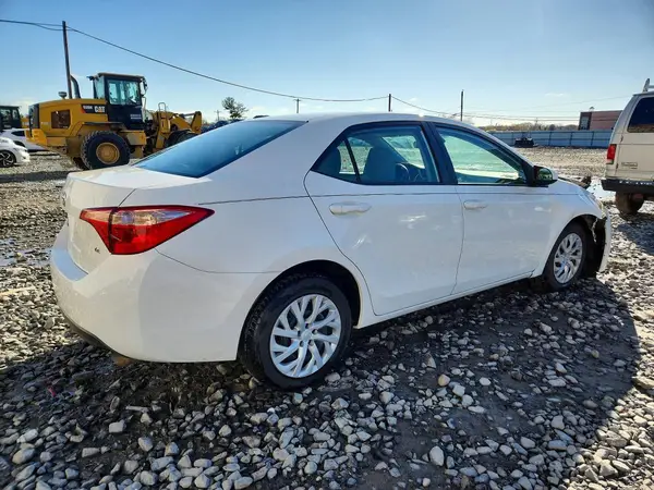 5YFBURHE6JP796536 2018 TOYOTA COROLLA - Image 2