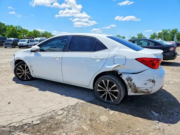 5YFBURHE6JP797931 2018 TOYOTA COROLLA - Image 2