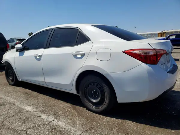 5YFBURHE6JP797959 2018 TOYOTA COROLLA - Image 2