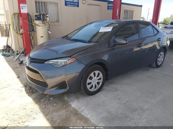 5YFBURHE6JP797993 2018 TOYOTA COROLLA - Image 2