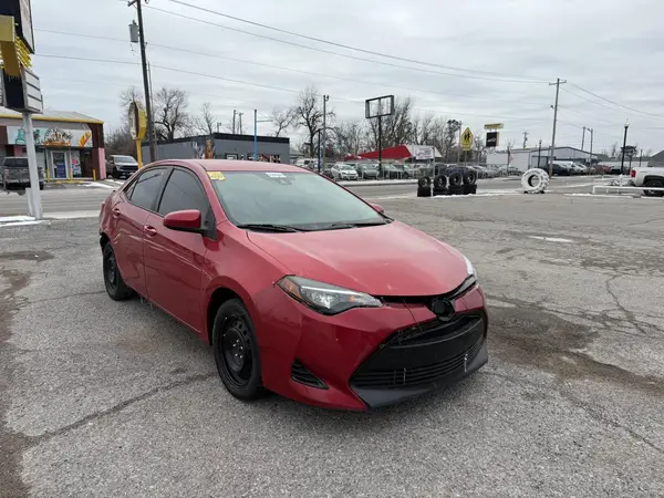 5YFBURHE6JP800049 2018 TOYOTA COROLLA - Image 1