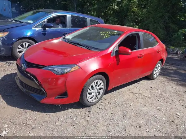 5YFBURHE6JP800374 2018 TOYOTA COROLLA - Image 2