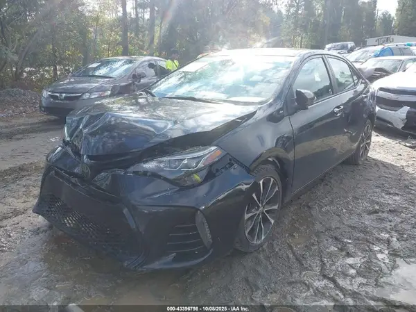 5YFBURHE6JP800746 2018 TOYOTA COROLLA - Image 2