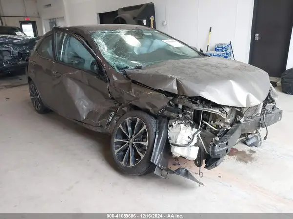 5YFBURHE6JP800844 2018 TOYOTA COROLLA - Image 1