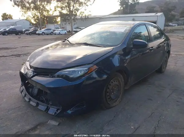 5YFBURHE6JP802027 2018 TOYOTA COROLLA - Image 2