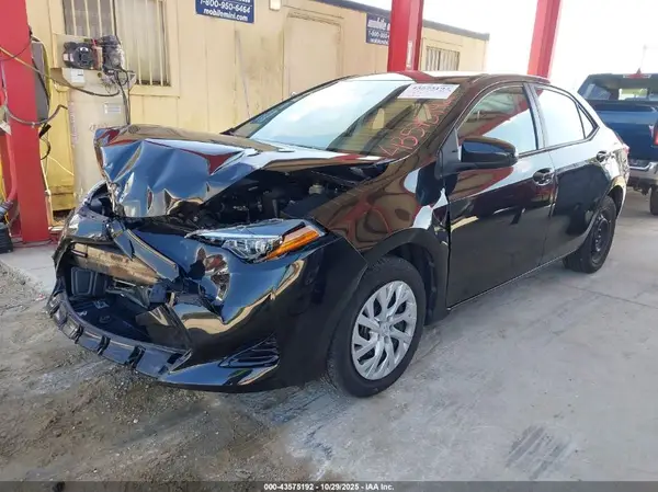 5YFBURHE6JP802304 2018 TOYOTA COROLLA - Image 2