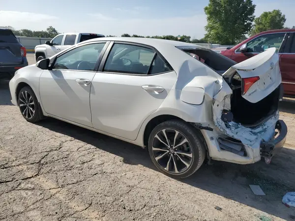 5YFBURHE6JP803985 2018 TOYOTA COROLLA - Image 2