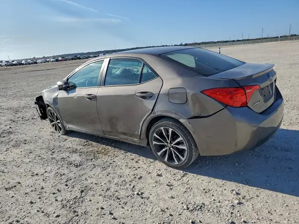 5YFBURHE6JP807812 2018 TOYOTA COROLLA - Image 2