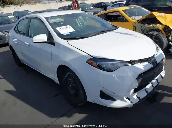 5YFBURHE6JP808152 2018 TOYOTA COROLLA - Image 1