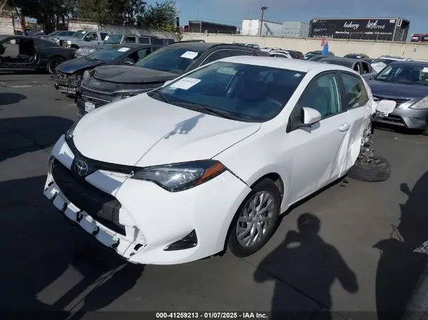 5YFBURHE6JP808152 2018 TOYOTA COROLLA - Image 2