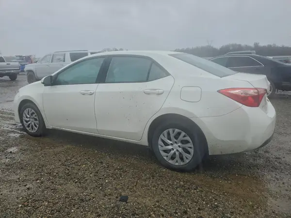 5YFBURHE6JP808426 2018 TOYOTA COROLLA - Image 2