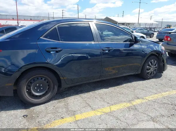 5YFBURHE6JP808667 2018 TOYOTA COROLLA - Image 8