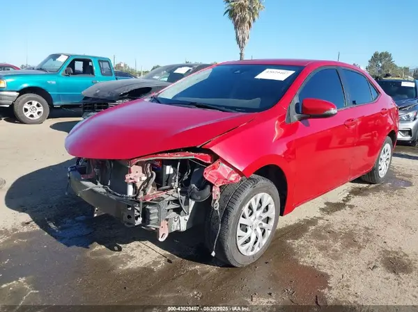 5YFBURHE6JP808992 2018 TOYOTA COROLLA - Image 2