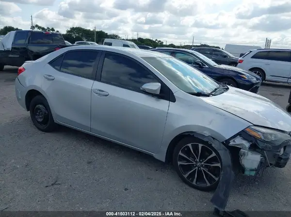 5YFBURHE6JP809527 2018 TOYOTA COROLLA - Image 1