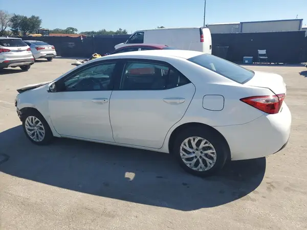 5YFBURHE6JP809964 2018 TOYOTA COROLLA - Image 2
