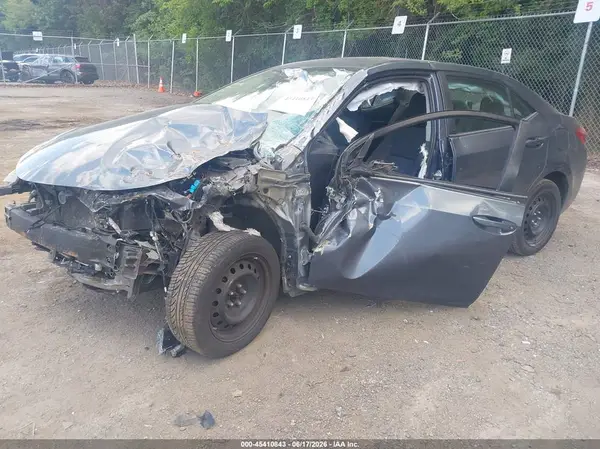 5YFBURHE6JP810046 2018 TOYOTA COROLLA - Image 2