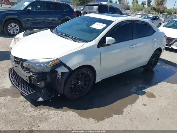 5YFBURHE6JP811780 2018 TOYOTA COROLLA - Image 2