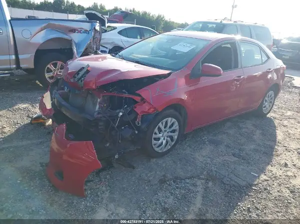 5YFBURHE6JP811858 2018 TOYOTA COROLLA - Image 2