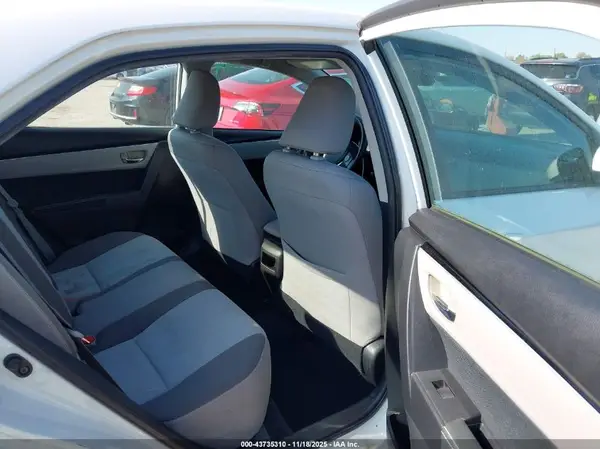5YFBURHE6JP812220 2018 TOYOTA COROLLA - Image 8