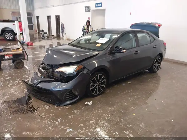 5YFBURHE6JP812573 2018 TOYOTA COROLLA - Image 2