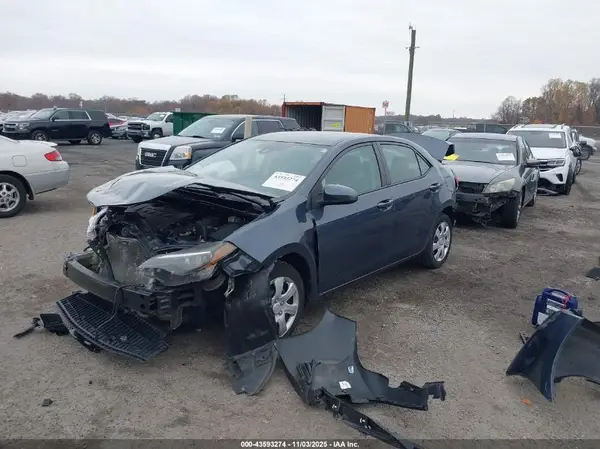 5YFBURHE6JP813299 2018 TOYOTA COROLLA - Image 2