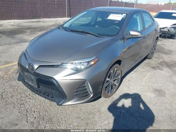 5YFBURHE6JP813805 2018 TOYOTA COROLLA - Image 2