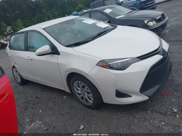5YFBURHE6JP814291 2018 TOYOTA COROLLA - Image 1