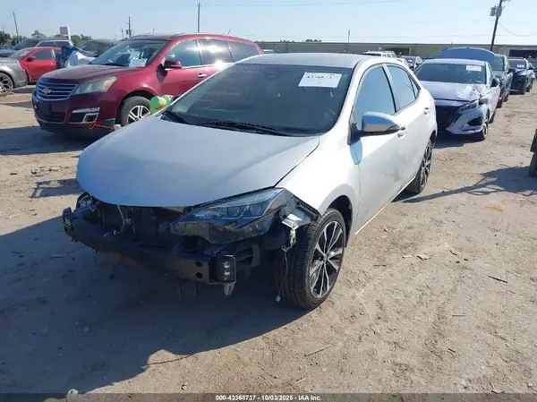 5YFBURHE6JP815599 2018 TOYOTA COROLLA - Image 2