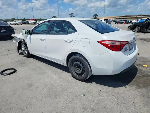 5YFBURHE6JP816476 2018 TOYOTA COROLLA - Image 2